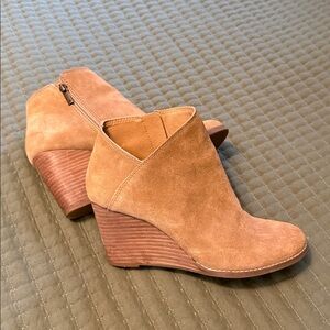 Lucky Brand Tan Ankle Booties